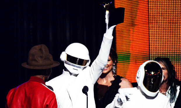 Daft Punk กวาด 4 รางวัลควบอัลบั้มยอดเยี่ยมแห่งปี แกรมมี่ อวอร์ดส์ 2014