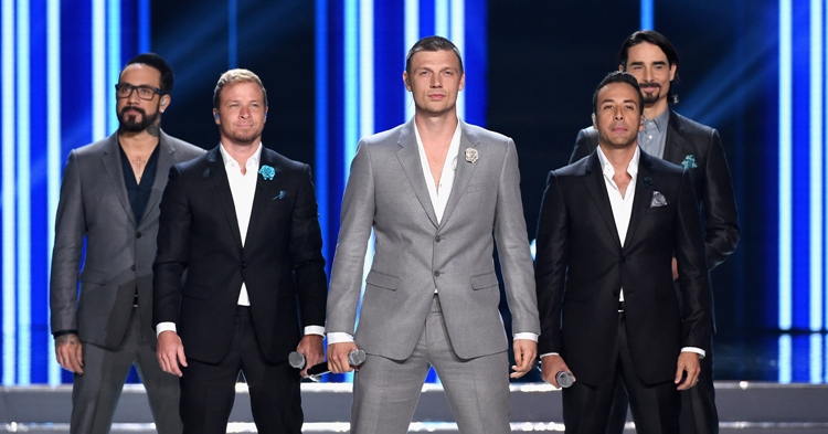 Backstreet Boys โผล่เซอร์ไพรส์บนเวทีประกวดนางงาม Miss USA 2016