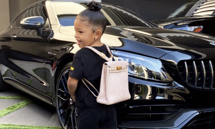 Stormi Webster ลูกสาว Kylie Jenner ไปโรงเรียนวันแรก พร้อมกระเป๋ากว่า 3 แสนบาท